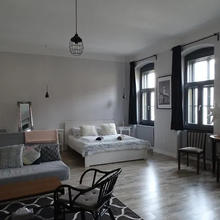 Ovaros アパート ヴェスプレーム