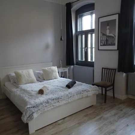 Ovaros アパート ヴェスプレーム