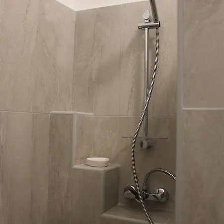 Ovaros アパート *