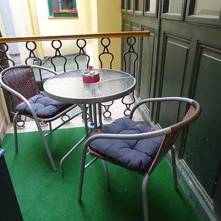 Ovaros アパート *